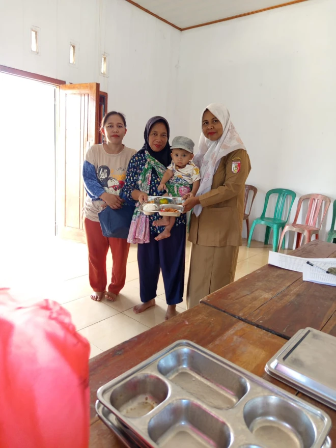Tingkatkan Gizi Masyarakat, Kampung Banjar Agung Salurkan Bantuan Makanan Bergizi Gratis (MBG)